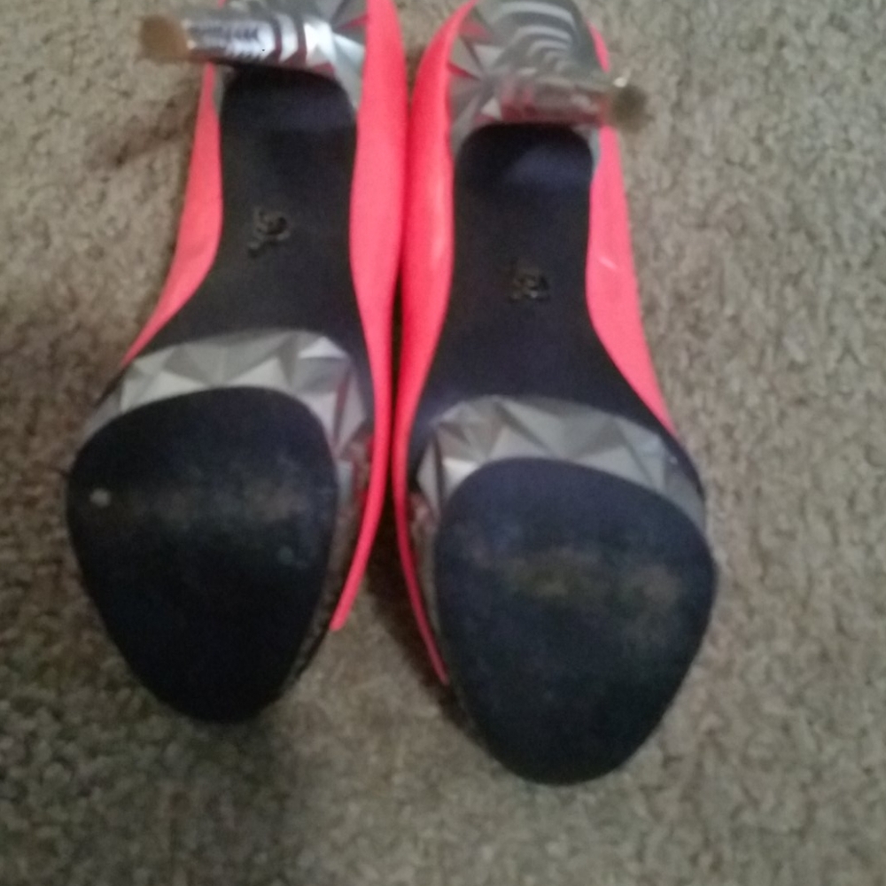 Neon pumps - Picture 2 of 3